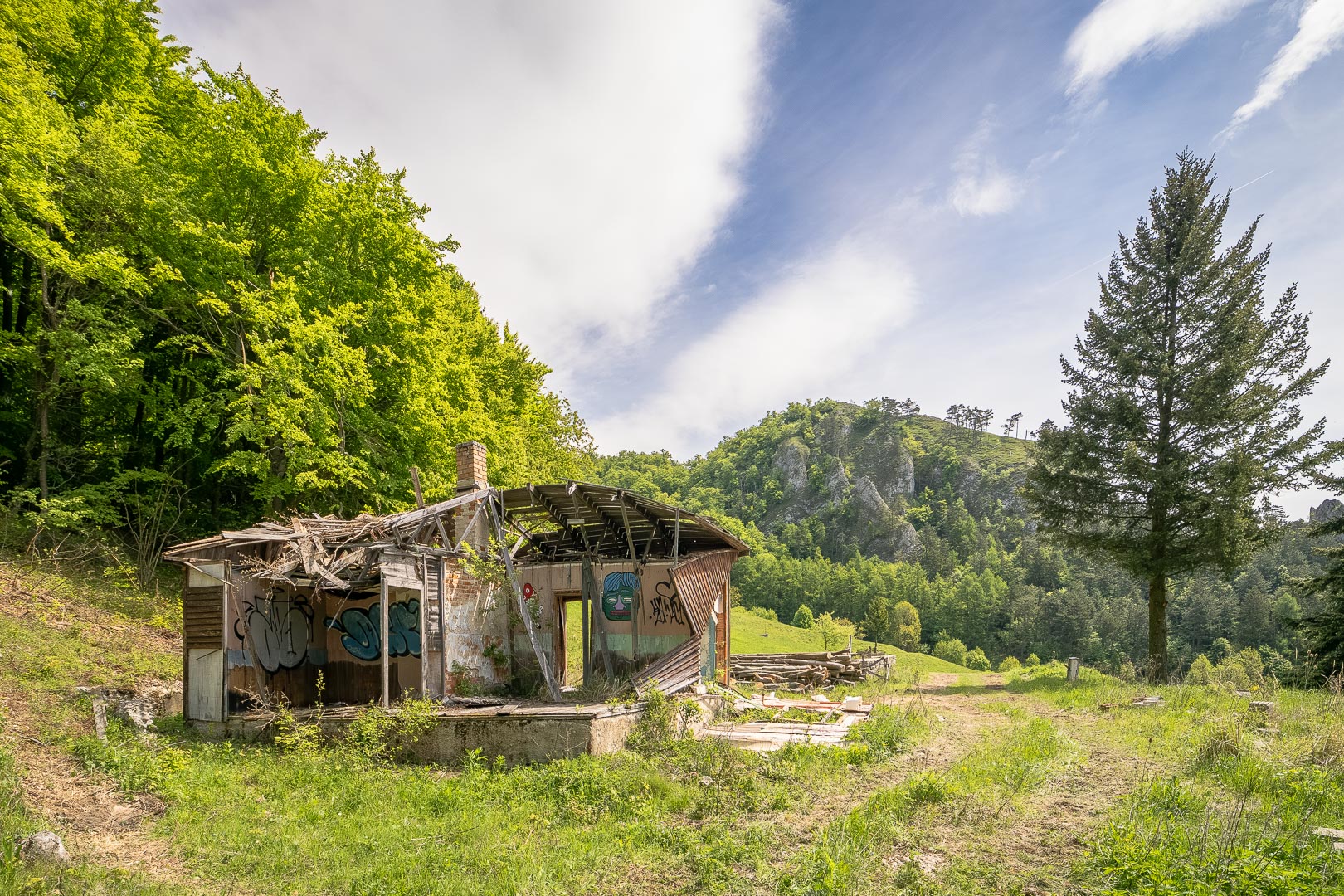 Zchátralý rekreační objekt